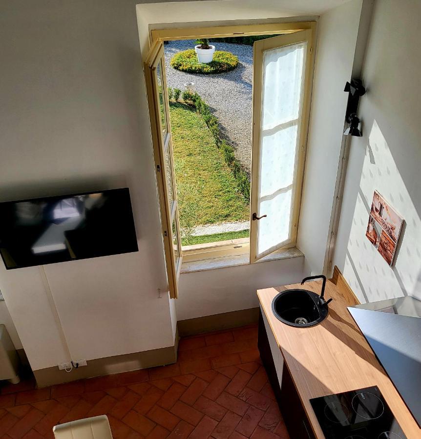 La Villa Apartments - Convenient For Sardinia And Corsica - 4 Beds - Private Parking Included With Camera Λιβόρνο Εξωτερικό φωτογραφία