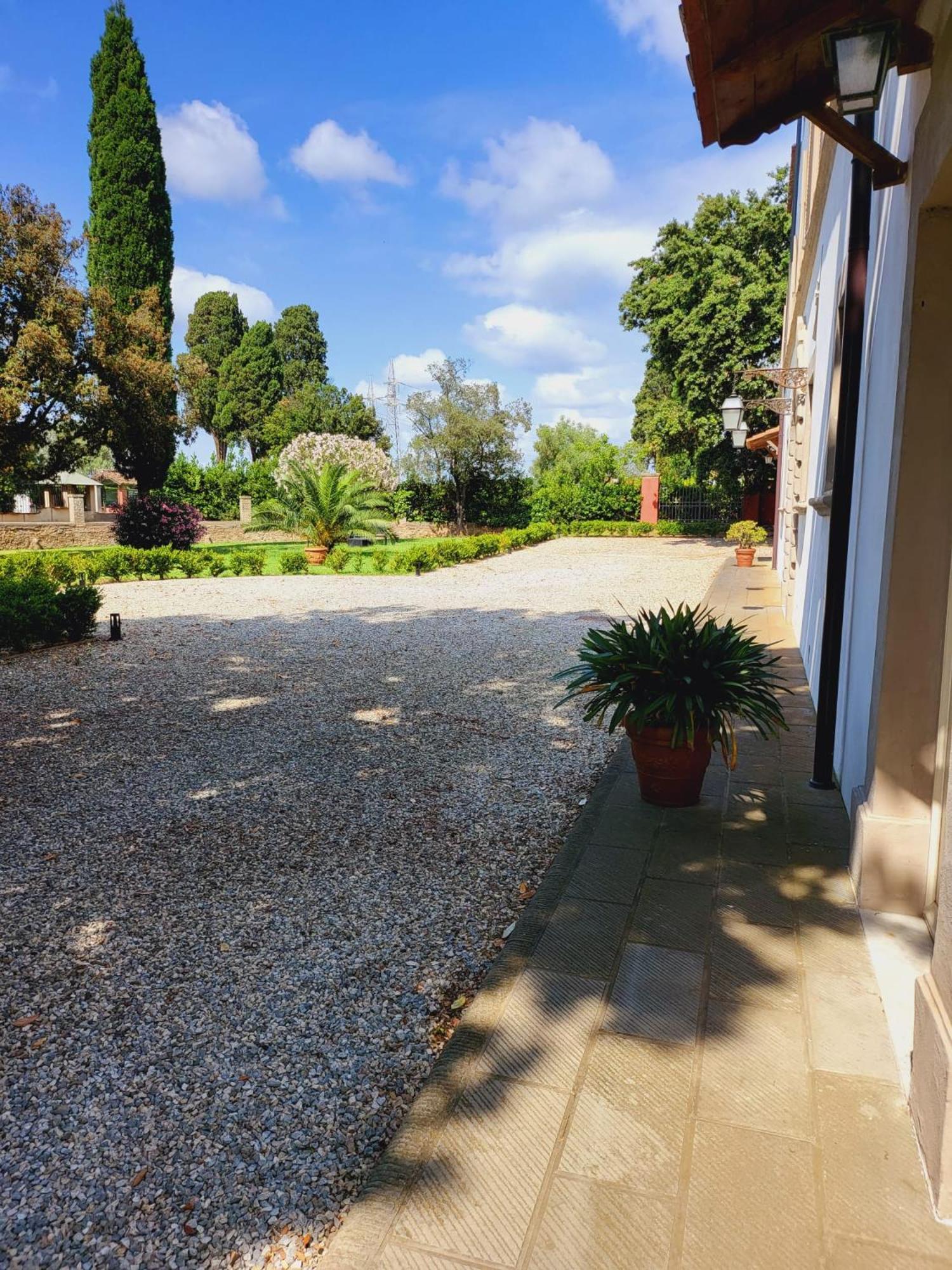 La Villa Apartments - Convenient For Sardinia And Corsica - 4 Beds - Private Parking Included With Camera Λιβόρνο Εξωτερικό φωτογραφία