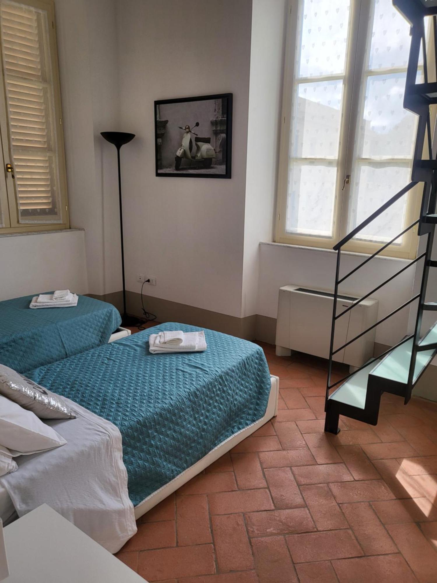 La Villa Apartments - Convenient For Sardinia And Corsica - 4 Beds - Private Parking Included With Camera Λιβόρνο Εξωτερικό φωτογραφία