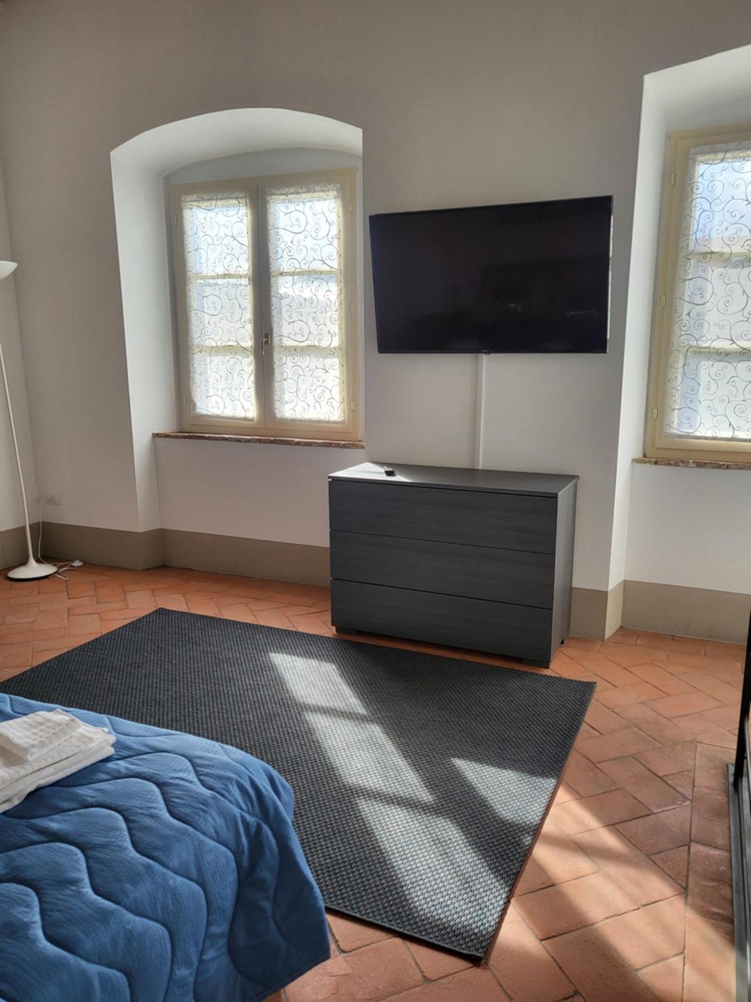 La Villa Apartments - Convenient For Sardinia And Corsica - 4 Beds - Private Parking Included With Camera Λιβόρνο Εξωτερικό φωτογραφία